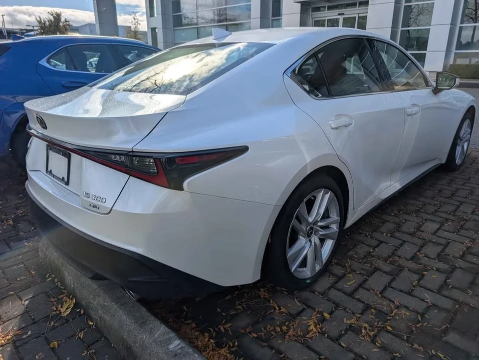 2022 Lexus IS 3rd Gen - Image 4 of 7