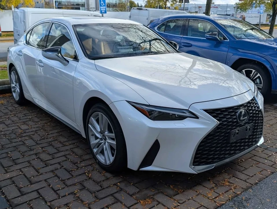 2022 Lexus IS 3rd Gen - Image 2 of 7