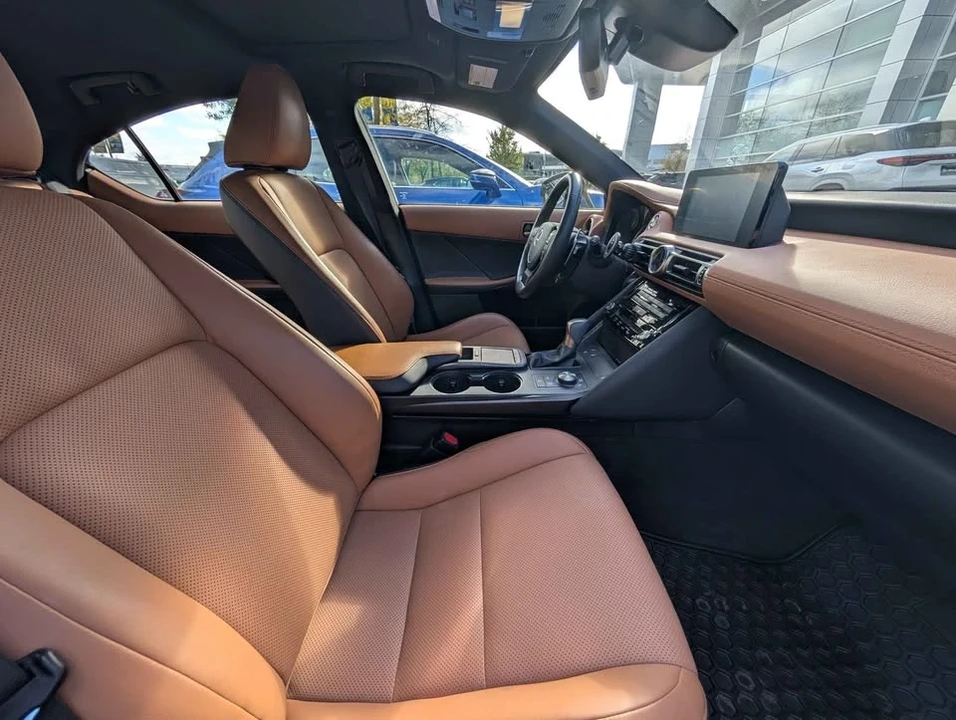 2022 Lexus IS 3rd Gen - Image 5 of 7