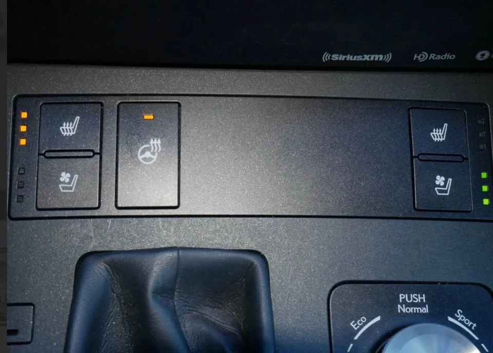 2022 Lexus IS 3rd Gen - Image 13 of 19