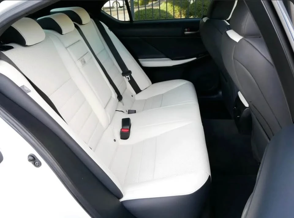 2022 Lexus IS 3rd Gen - Image 18 of 19