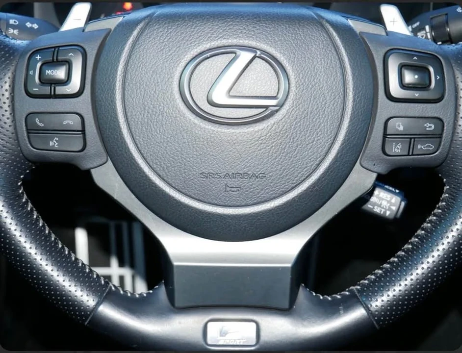 2022 Lexus IS 3rd Gen - Image 16 of 19