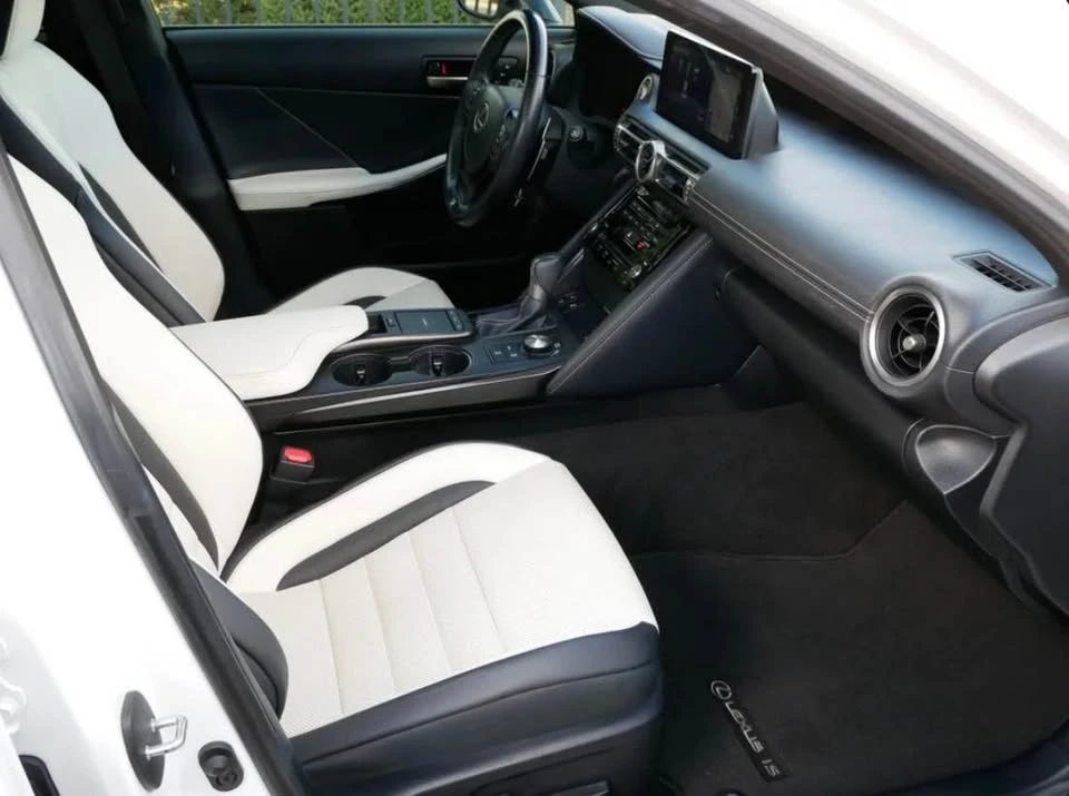 2022 Lexus IS 3rd Gen - Image 12 of 19