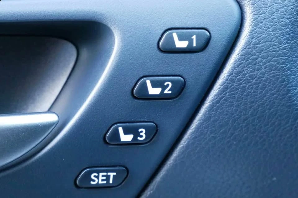 2022 Lexus IS 3rd Gen - Image 9 of 19