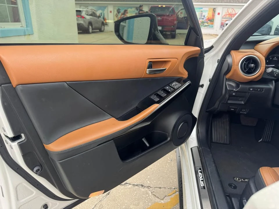 2022 Lexus IS 3rd Gen - Image 4 of 11
