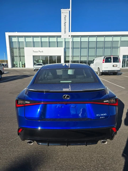 2022 Lexus IS 3rd Gen - Image 5 of 13