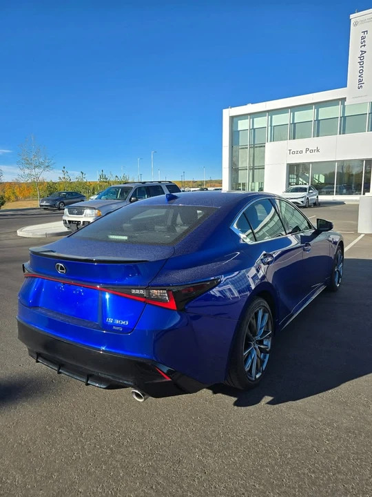 2022 Lexus IS 3rd Gen - Image 6 of 13