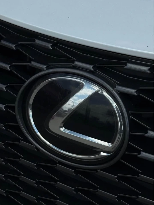 2022 Lexus IS 3rd Gen - Image 5 of 10