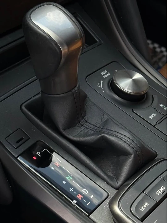 2022 Lexus IS 3rd Gen - Image 4 of 10