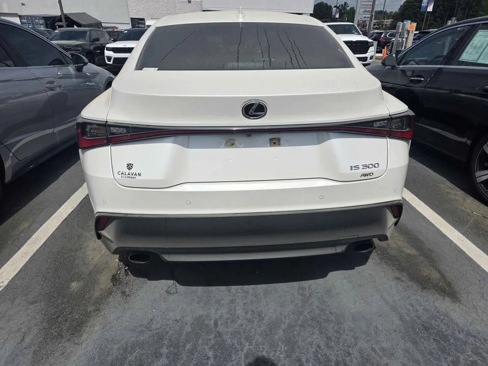 2022 Lexus IS 3rd Gen - Image 5 of 6