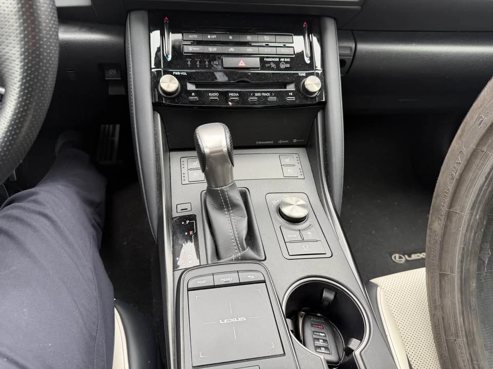 2022 Lexus IS 3rd Gen - Image 10 of 15