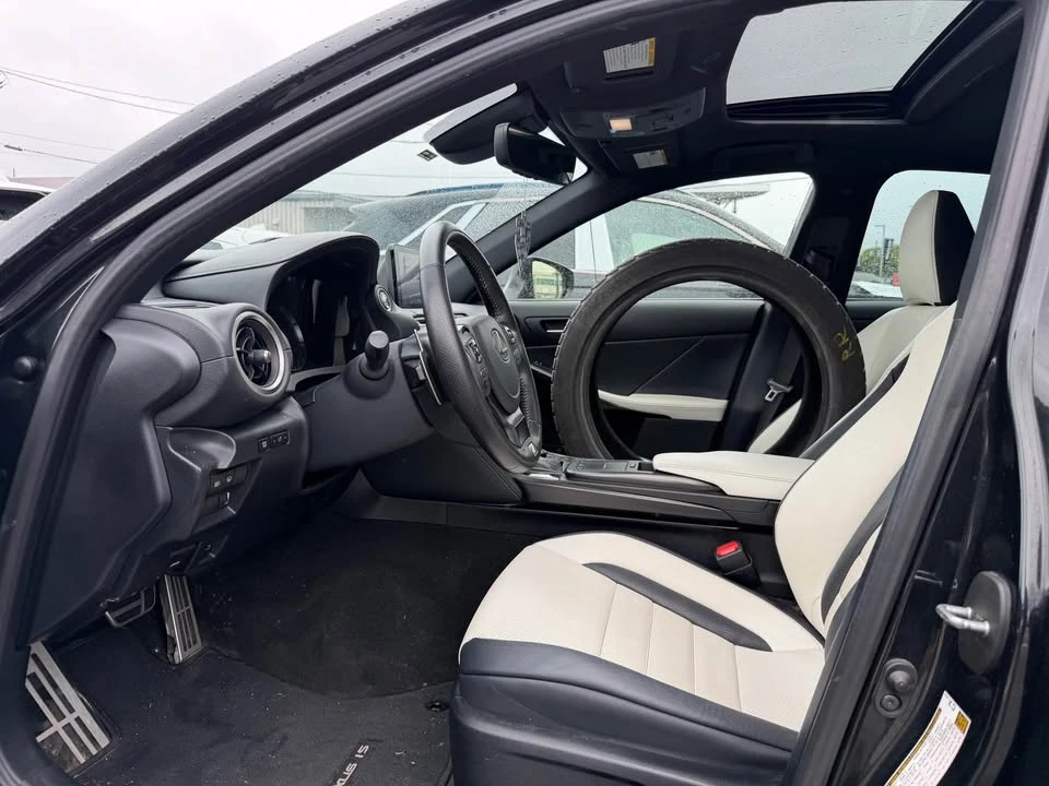 2022 Lexus IS 3rd Gen - Image 11 of 15