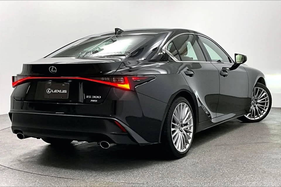 2022 Lexus IS 3rd Gen - Image 10 of 18