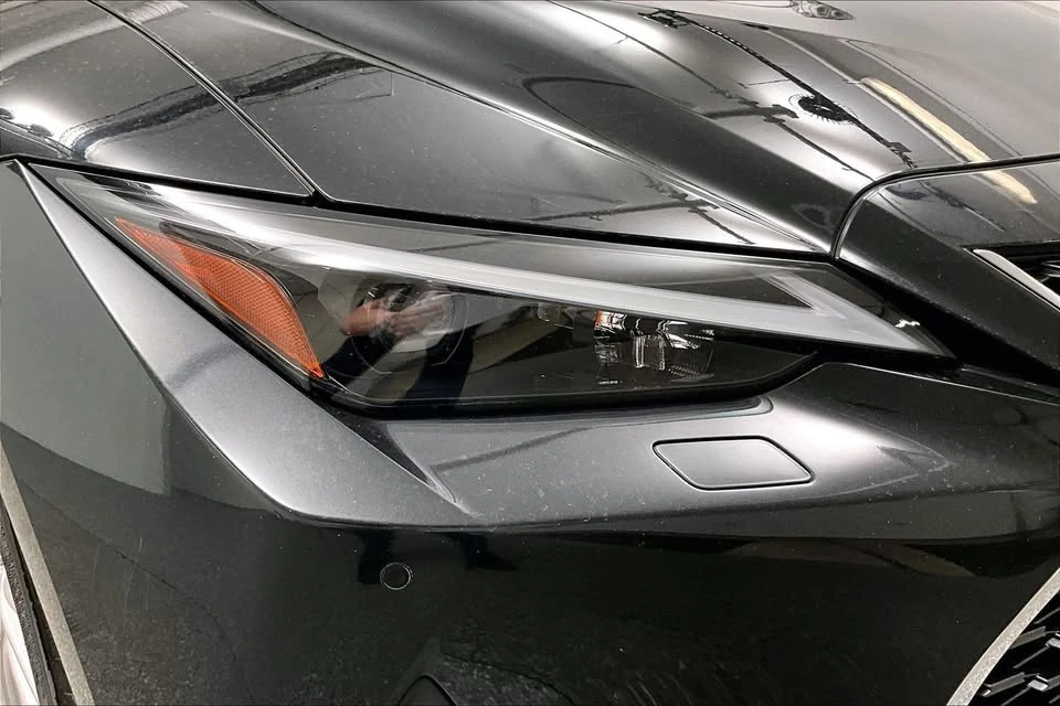 2022 Lexus IS 3rd Gen - Image 2 of 18