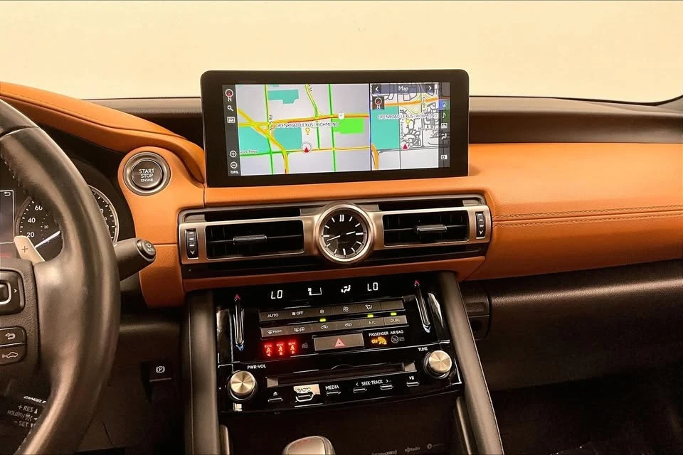 2022 Lexus IS 3rd Gen - Image 15 of 18