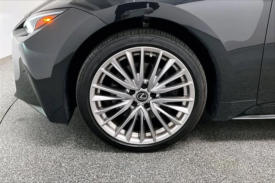 2022 Lexus IS 3rd Gen - Image 5 of 18