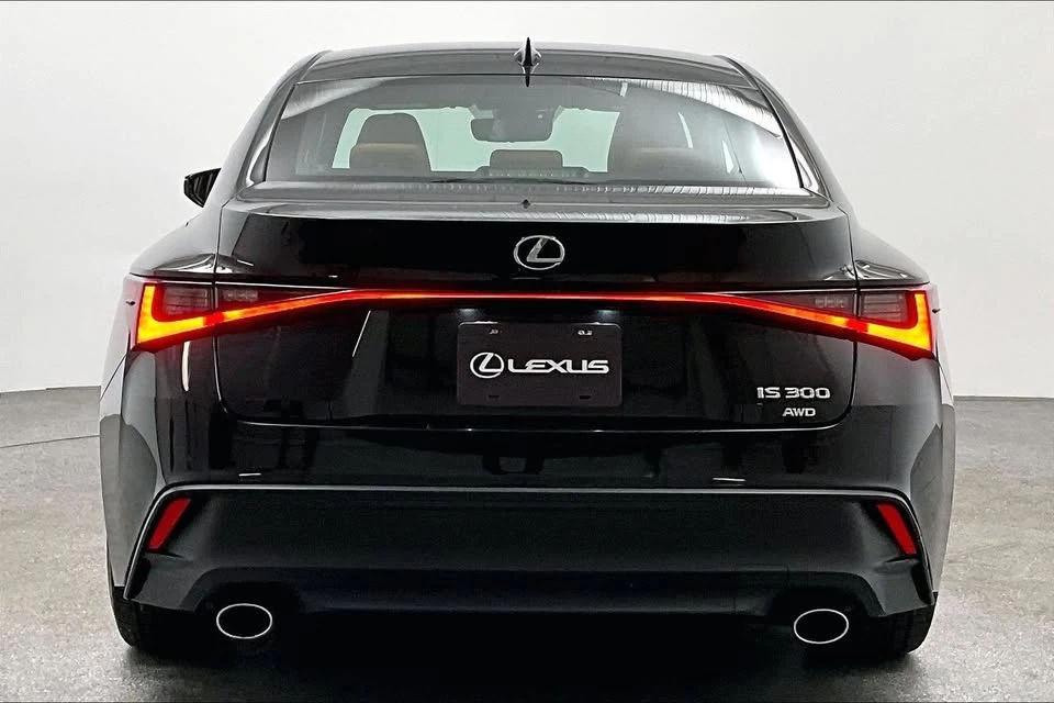 2022 Lexus IS 3rd Gen - Image 8 of 18