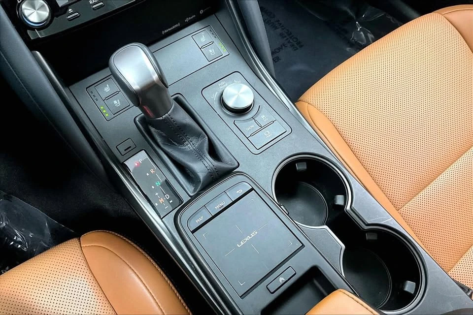 2022 Lexus IS 3rd Gen - Image 16 of 18