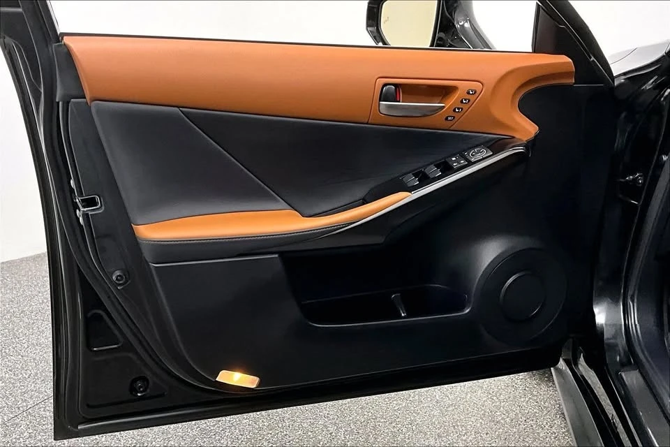 2022 Lexus IS 3rd Gen - Image 12 of 18