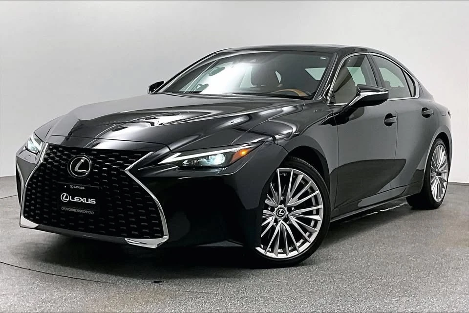 2022 Lexus IS 3rd Gen - Image 4 of 18