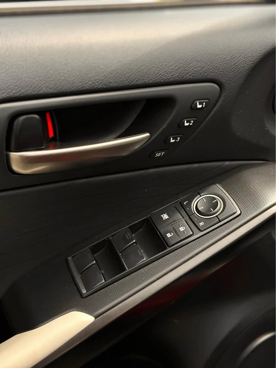 2022 Lexus IS 3rd Gen - Image 10 of 19