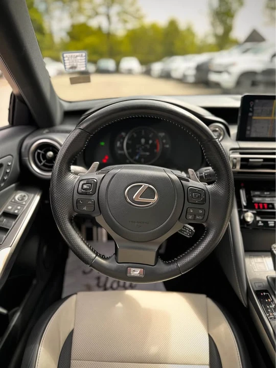 2022 Lexus IS 3rd Gen - Image 13 of 19