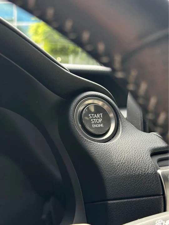 2022 Lexus IS 3rd Gen - Image 18 of 19