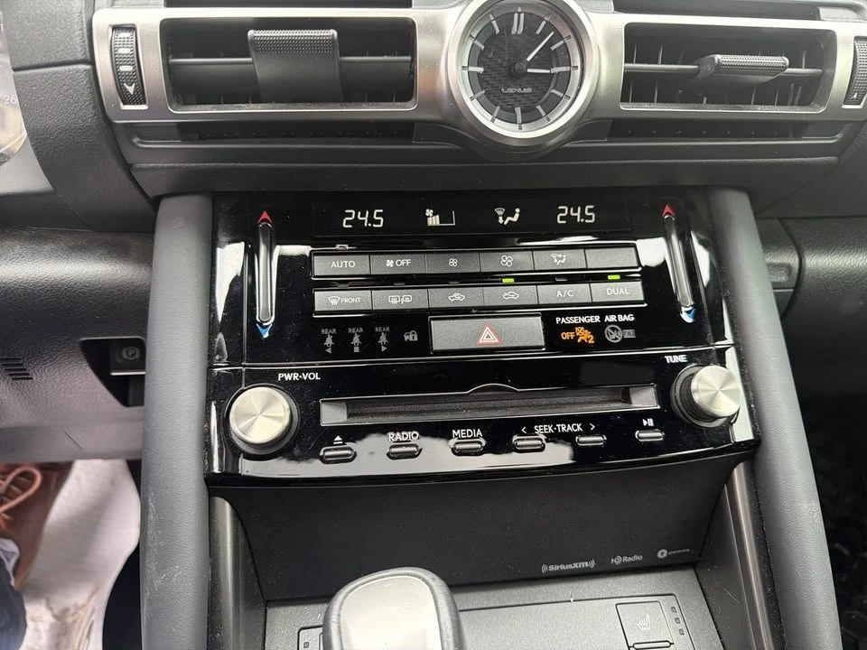 2022 Lexus IS 3rd Gen - Image 16 of 20