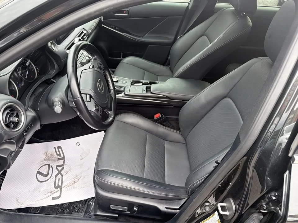2022 Lexus IS 3rd Gen - Image 11 of 20