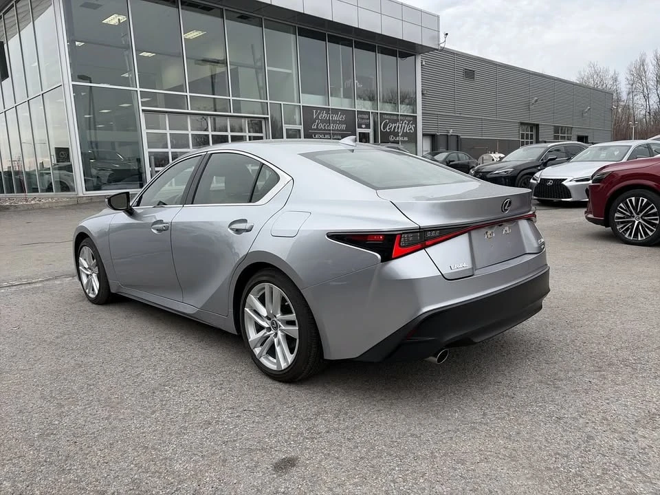 2022 Lexus IS 3rd Gen - Image 10 of 18