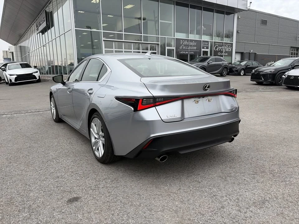 2022 Lexus IS 3rd Gen - Image 11 of 18