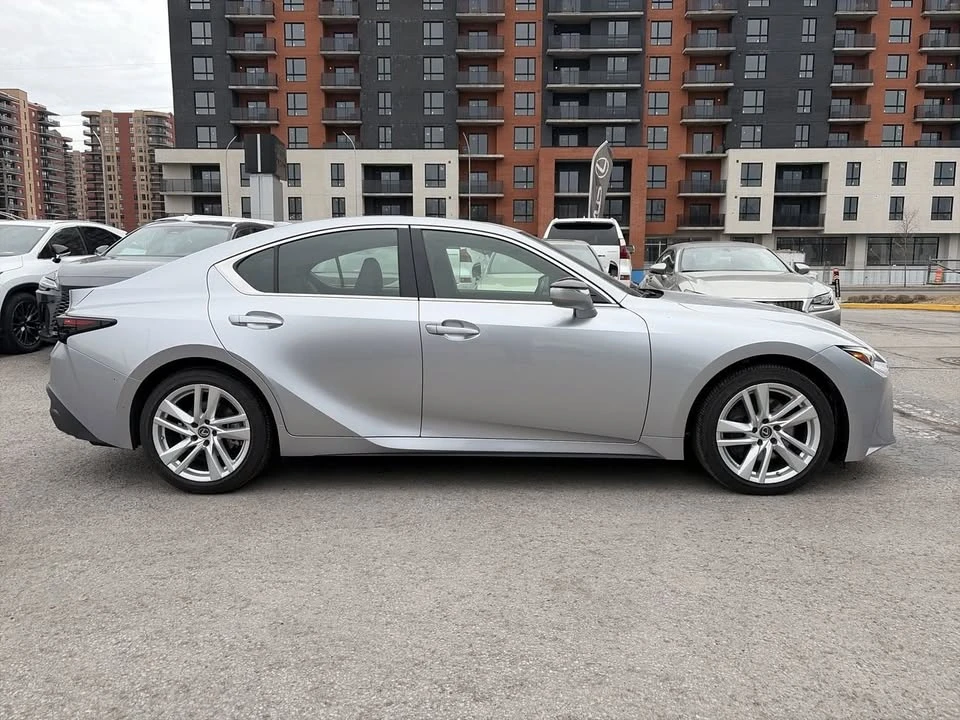 2022 Lexus IS 3rd Gen - Image 16 of 18