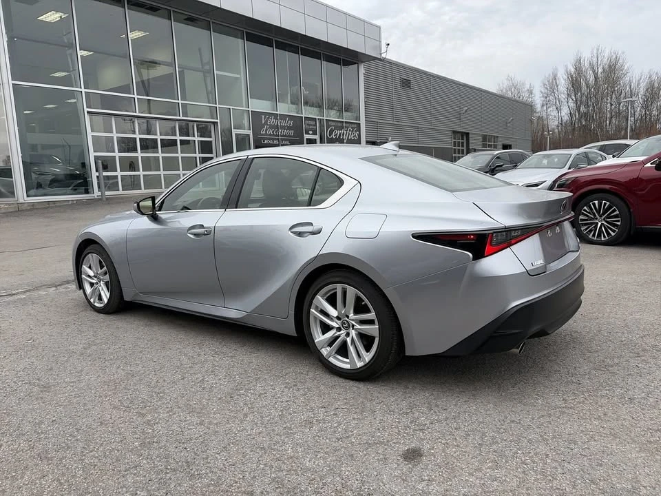 2022 Lexus IS 3rd Gen - Image 9 of 18