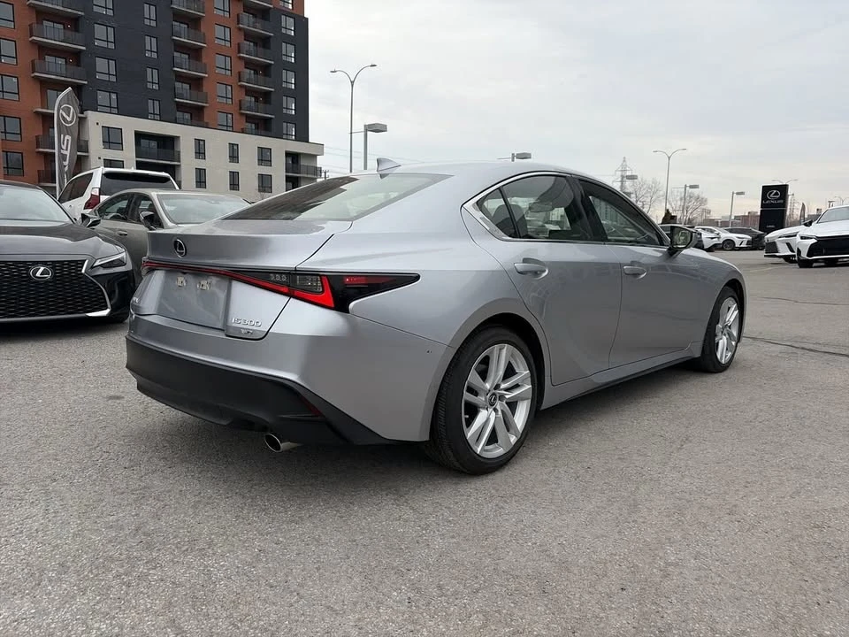 2022 Lexus IS 3rd Gen - Image 14 of 18