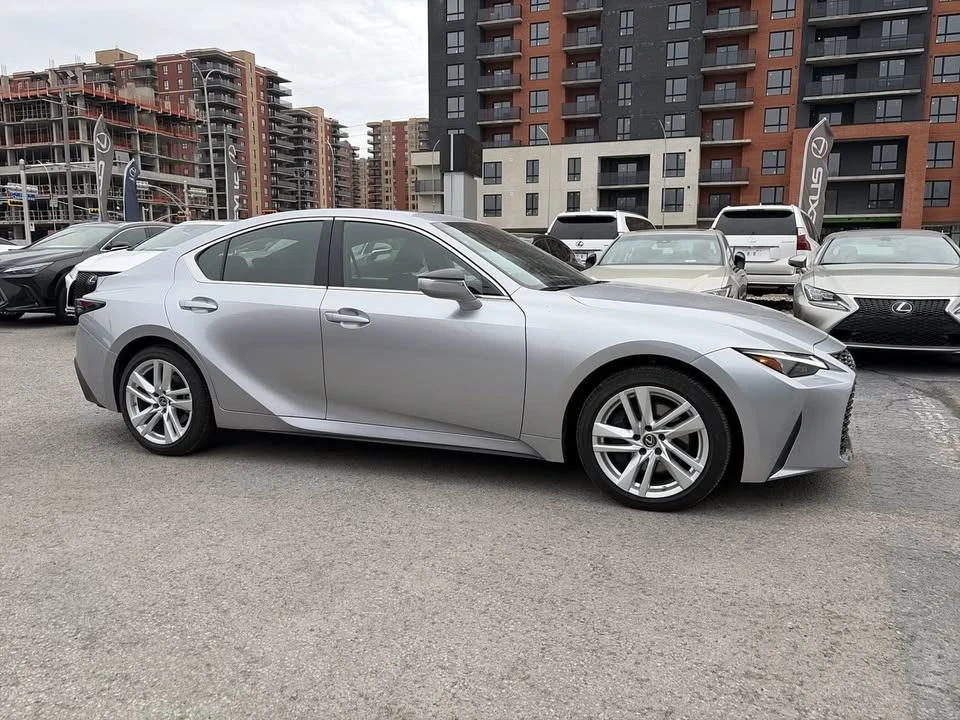 2022 Lexus IS 3rd Gen - Image 17 of 18