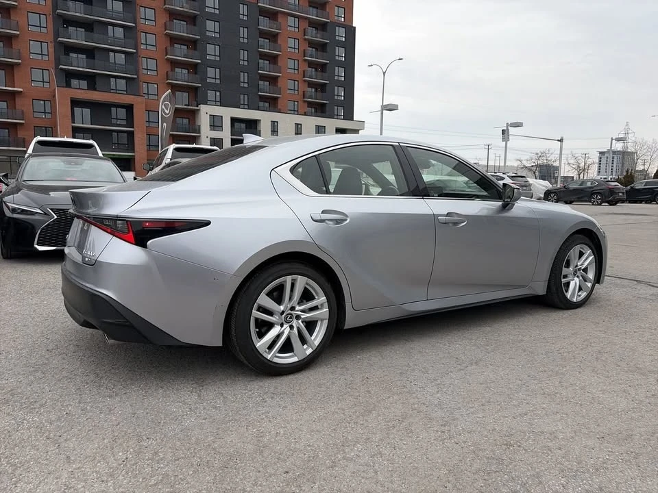 2022 Lexus IS 3rd Gen - Image 15 of 18