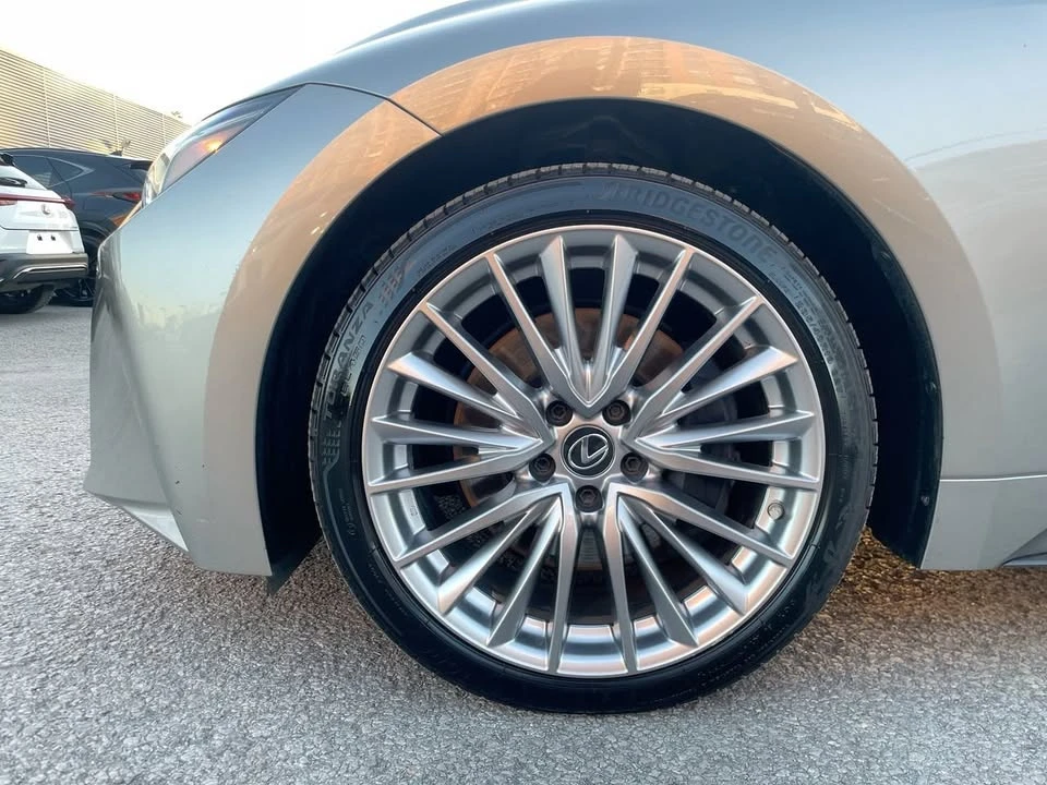 2022 Lexus IS 3rd Gen - Image 18 of 20