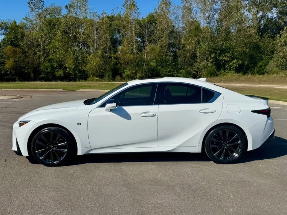 2022 Lexus IS 3rd Gen - Image 8 of 20