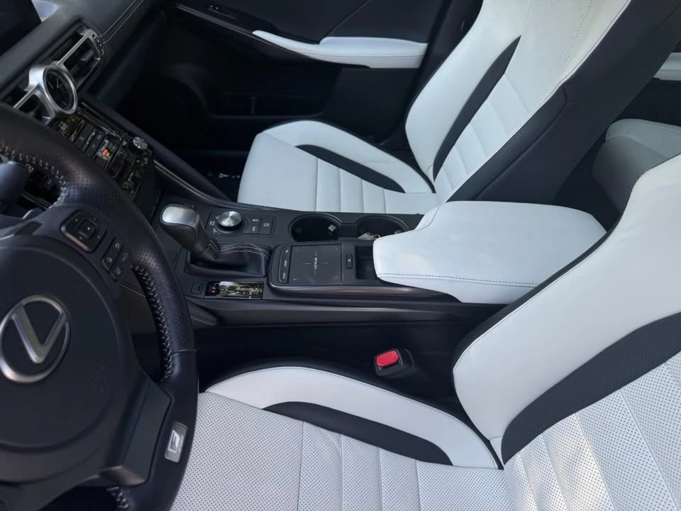 2022 Lexus IS 3rd Gen - Image 12 of 20