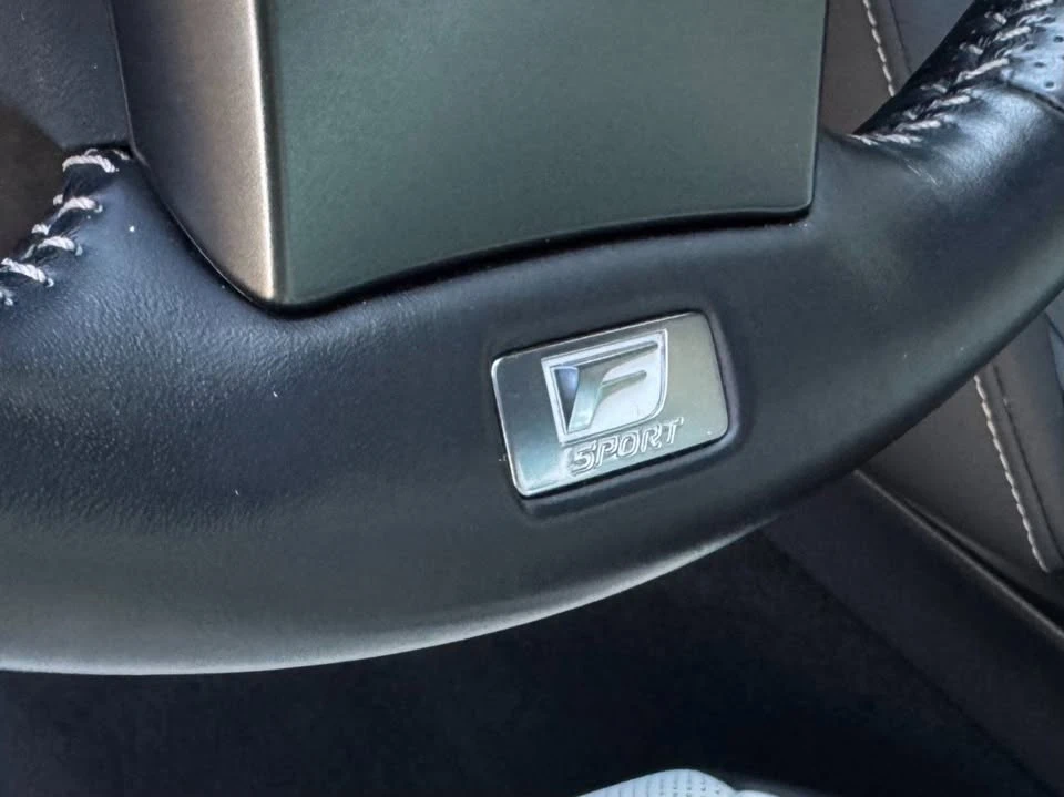 2022 Lexus IS 3rd Gen - Image 16 of 20