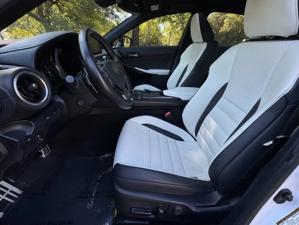 2022 Lexus IS 3rd Gen - Image 9 of 20