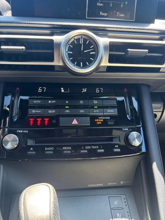 2022 Lexus IS 3rd Gen - Image 13 of 18