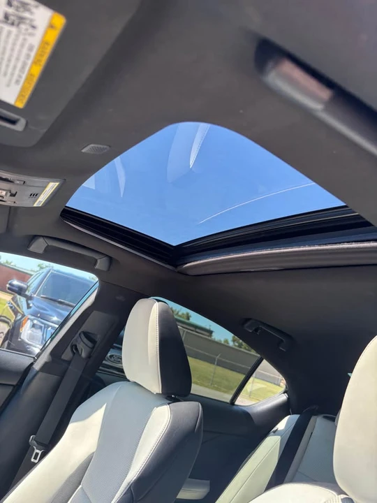 2022 Lexus IS 3rd Gen - Image 16 of 18