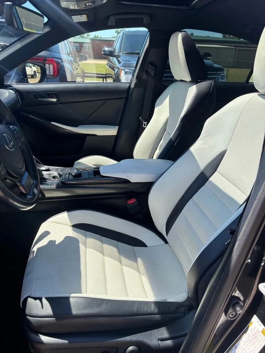 2022 Lexus IS 3rd Gen - Image 15 of 18