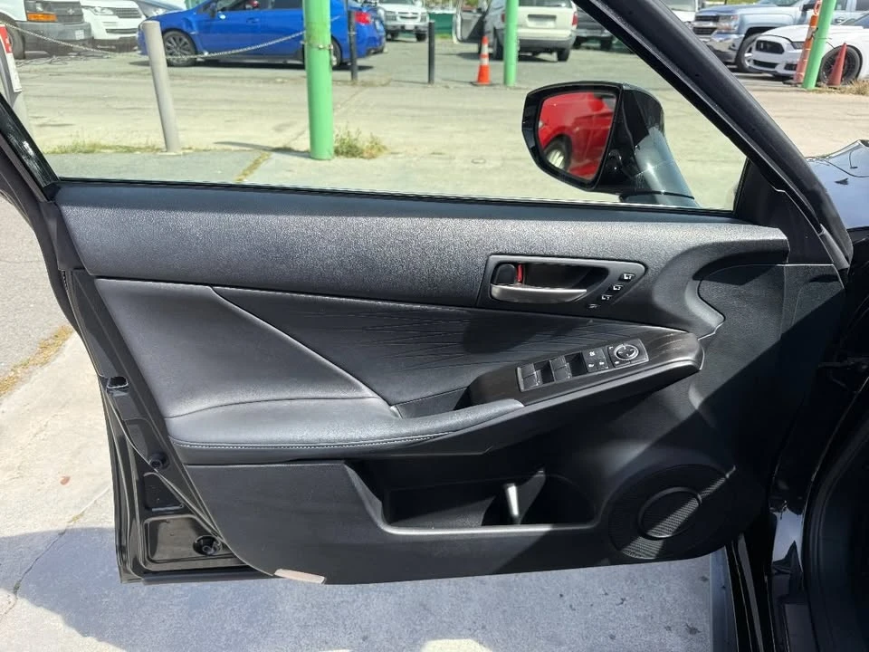 2022 Lexus IS 3rd Gen - Image 9 of 20