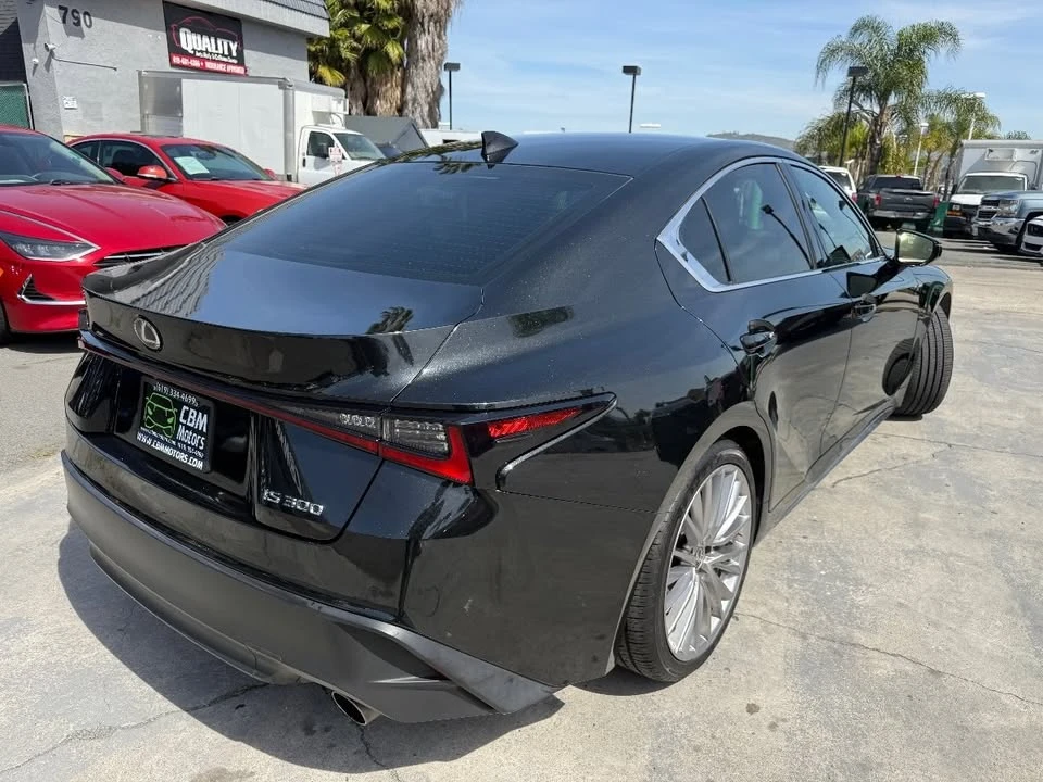 2022 Lexus IS 3rd Gen - Image 11 of 20
