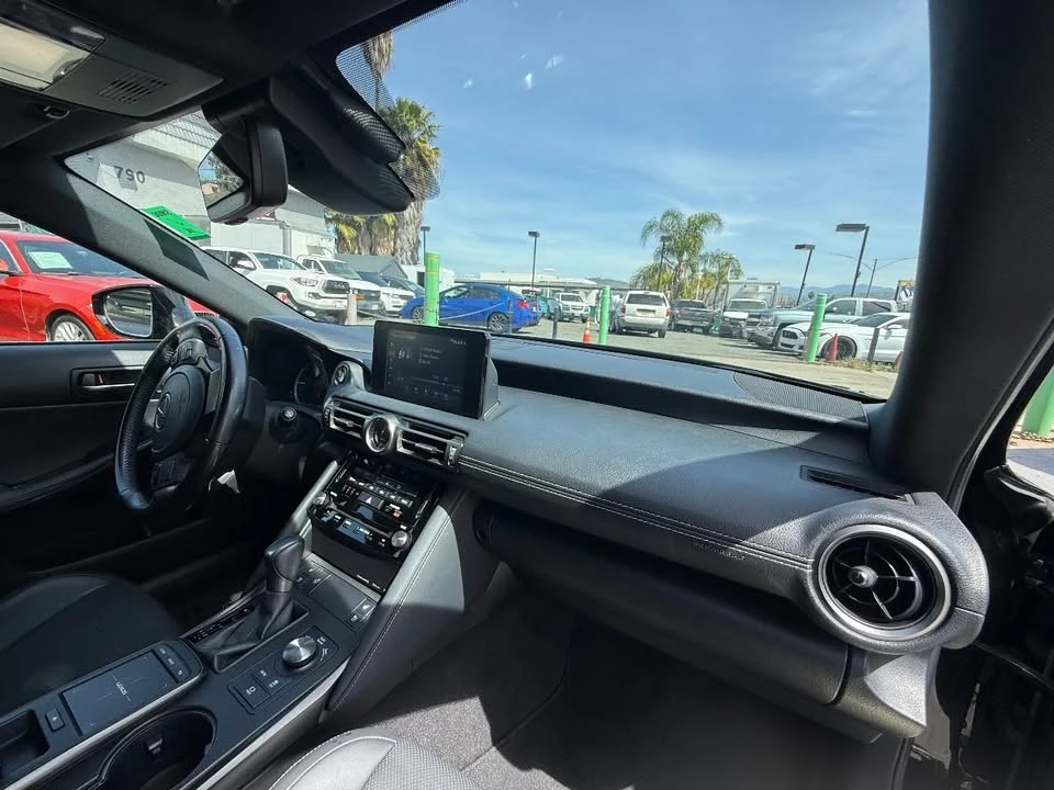 2022 Lexus IS 3rd Gen - Image 15 of 20