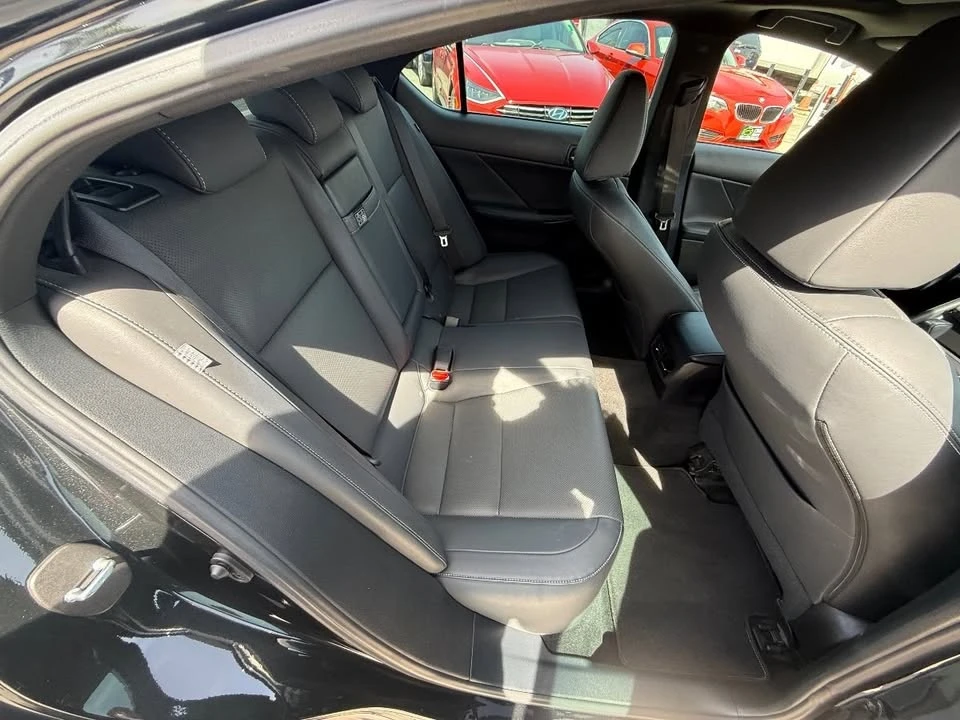 2022 Lexus IS 3rd Gen - Image 18 of 20
