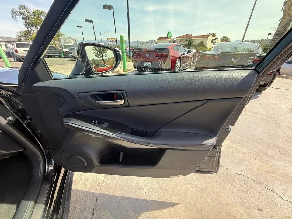 2022 Lexus IS 3rd Gen - Image 16 of 20