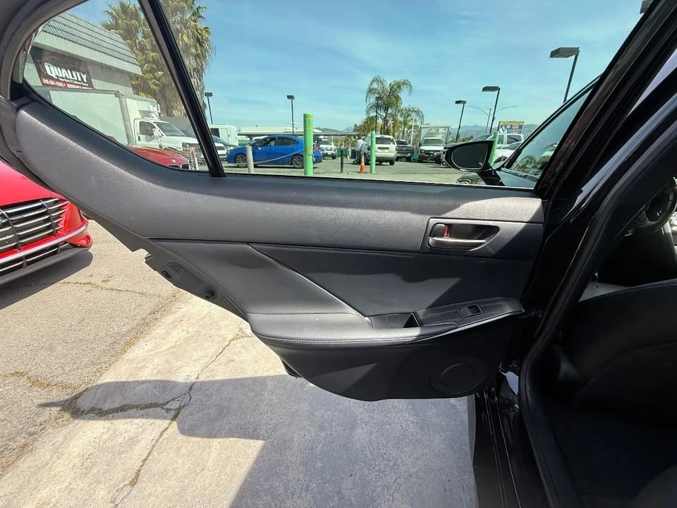 2022 Lexus IS 3rd Gen - Image 12 of 20